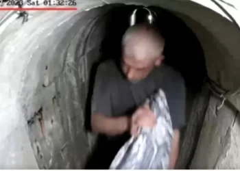 مشاهد جديدة للسنوار قبل السابع من أكتوبر مع ولديه وزوجته