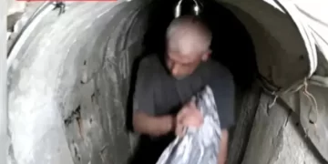 مشاهد جديدة للسنوار قبل السابع من أكتوبر مع ولديه وزوجته