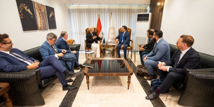 محافظ البنك المركزي يلتقي السفيرة ألالمانية