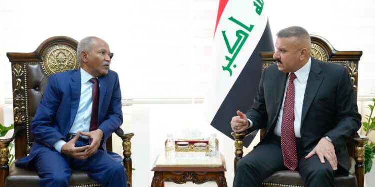وزير الداخلية يلتقي السفير السوداني