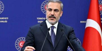 وزير الخارجية التركي يعلن عن اكتمال عمليات اجلاء المواطنين الاتراك من لبنان