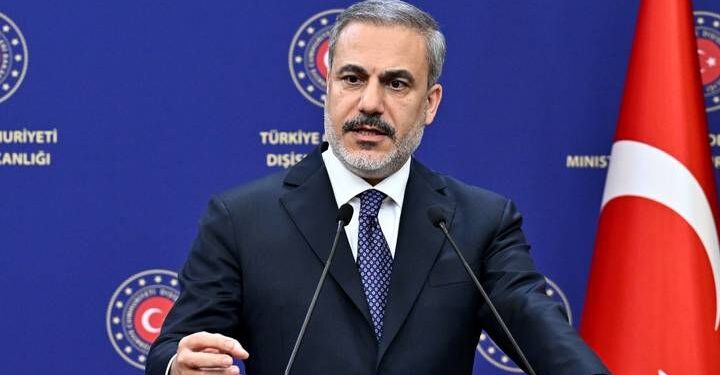 وزير الخارجية التركي يعلن عن اكتمال عمليات اجلاء المواطنين الاتراك من لبنان