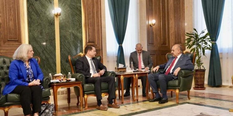 وزير الدفاع يستقبل الملحق العسكري الأمريكي بحضور رومانسكي