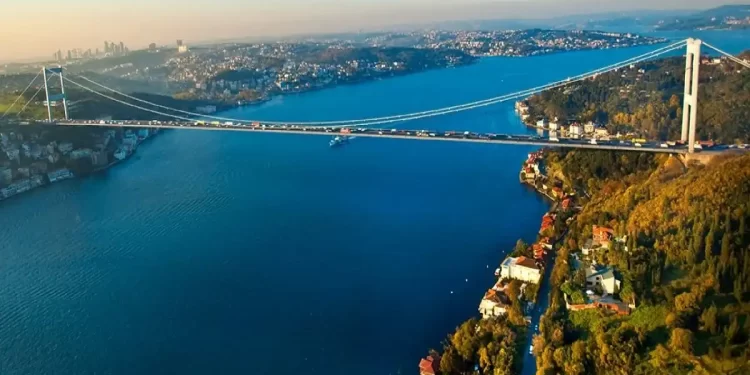 وقف الملاحة بمضيق البوسفور