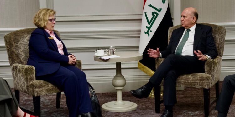 فؤاد حسين يلتقي مساعدة وزير الخارجية الأمريكية لشؤون الشرق الأدنى باربرا ليف