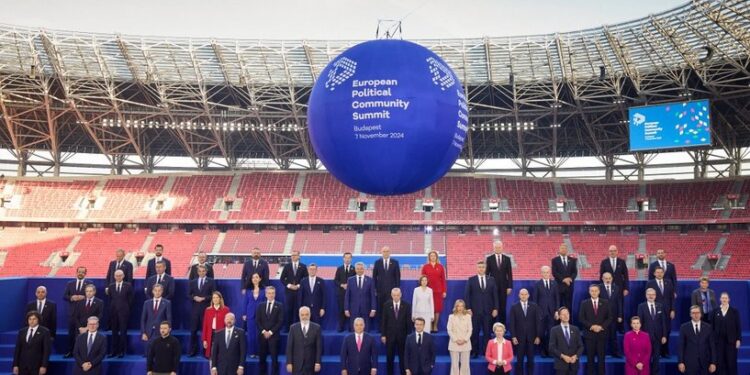 قادة 47 دولة أوروبية يجتمعون في بودابست,,, فوز ترامب على جدول الأعمال