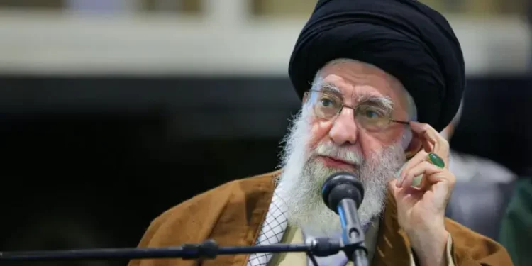 يديعوت أحرونوت,,, إنهـــاء نظام خامنئي الخيار الوحيد أمام إسرائيل في صراعها مع إيران