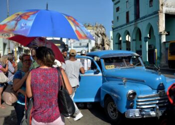 كوبا تختفي من خريطة السفر العالمية