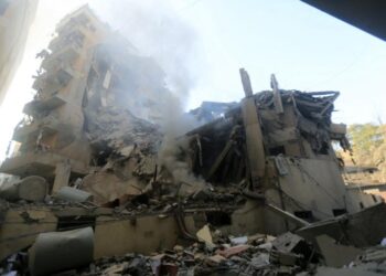 إسرائيل تقصـــف بعلبك والبقاع والجبل وتلـــوح بوقف النار