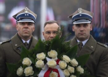 أميركا تدشن قاعدة جوية ببولندا وروسيا ترى فيها محاولة لاحتوائها