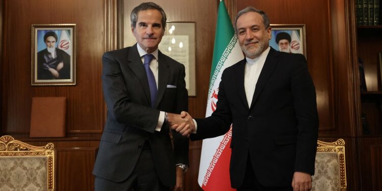 الرئيس الإيراني.. مستعدون لإزالة الغموض بشأن برنامجنا النووي