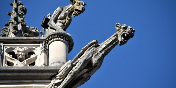 تماثيل الغرغويل… حيوانات أسطورية بأجساد بشرية هجينة