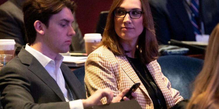 “مراحيض الكابيتول” أول معركة نيابية على مشارف ولاية ترمب