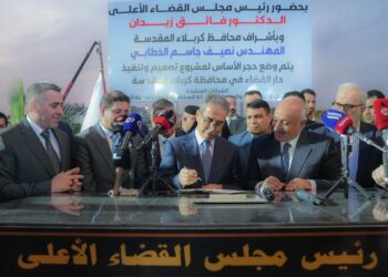 رئيس مجلس القضاء الأعلى يضع حجر الأساس لمشروع بناء دار القضاء في مدينة كربلاء