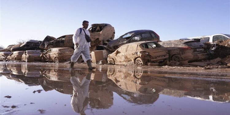 اسبانيا.. تحذير جديد من خطورة الأمطار الغزيرة