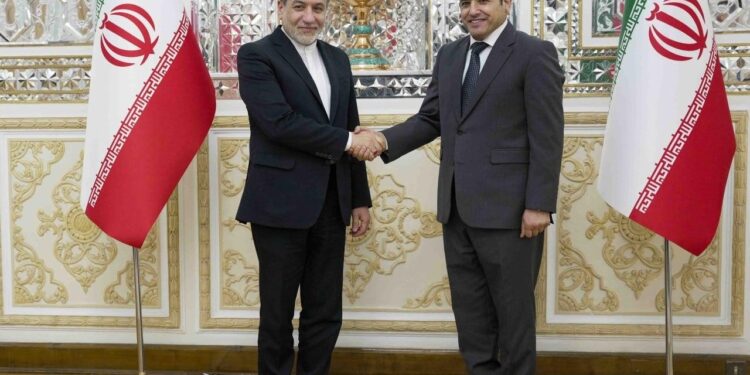 الكشف عن مضمون زيارة الاعرجي لطهران