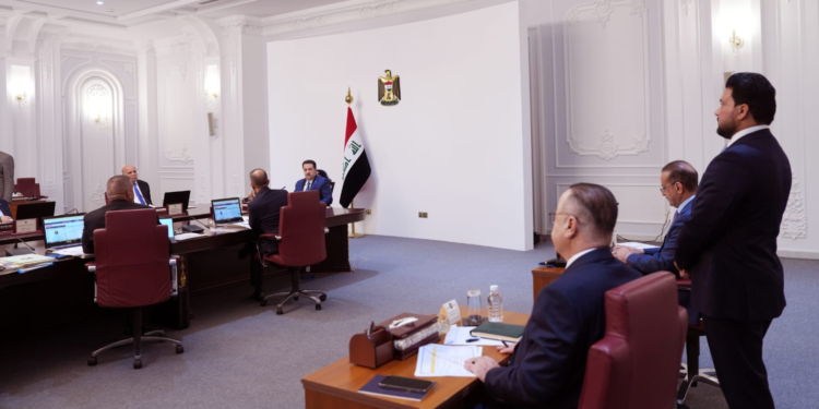 الحكومة العراقية تقترح استقطــــاع 1‎% من رواتب الموظفين لدعم غزة ولبنان