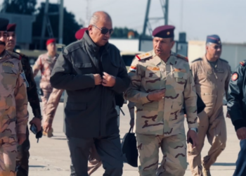 وزير الدفاع وقادة عسكريون يصلون الحدود السورية