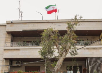 مساع إيرانية لتغيير الهوية الثقافية والدينية بمناطق سورية