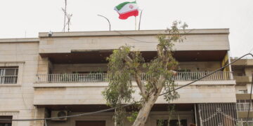 مساع إيرانية لتغيير الهوية الثقافية والدينية بمناطق سورية