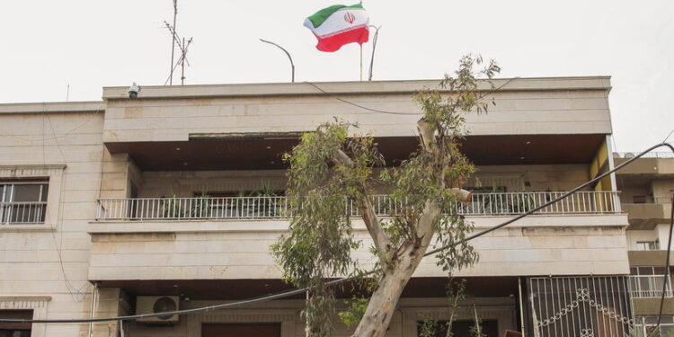 مساع إيرانية لتغيير الهوية الثقافية والدينية بمناطق سورية