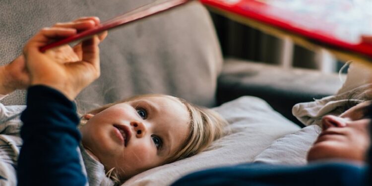 دراسة تكشف تأثير شخصيات الحيوانات في القصص على مهارات الطفل العقلية