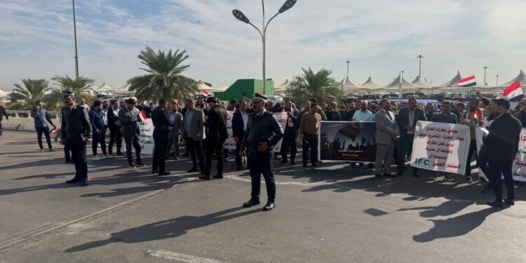 احتجاجات في مطاري بغداد والبصرة