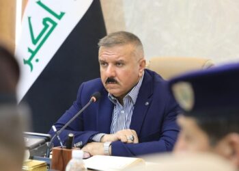 بالوثيقة.. وزير الداخلية يوافق على شمول فئتين بحمل الاجهزة الذكية
