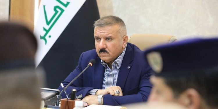 بالوثيقة.. وزير الداخلية يوافق على شمول فئتين بحمل الاجهزة الذكية