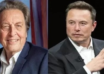 والد إيلون ماسك يدعو إلى إنجاب على طريقة “الخيول”