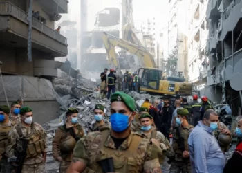 بيروت.. غارات عنيفة وأنباء عن اغتيال قيادي في “حزب الله”