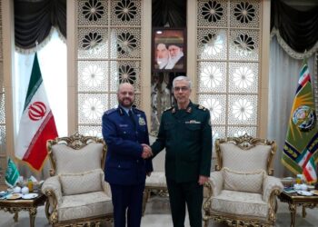 رئيس أركان القوات السعودية يصل طهران ,,, في أول زيارة من نوعها
