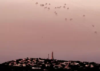إسرائيل.. نشوب حرائق إثر سقوط “شظايا صواريخ”
