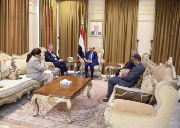 اليمن يطالب بــ”حزم أممي” لــوقف تهريب الأسلحة إلى الحوثيين