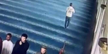 اسطنبول.. “لص المساجد” أدى ركعتين وسرق متعلقات المصلين من داخل المساجد