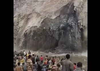 انهيار جبل في دولة إفريقية يكشـــف وجود كنز هائل