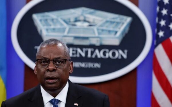 وزير الدفاع الأمريكي.. سنواصل العمل على انتزاع قدرات الحوثيين في اليمن