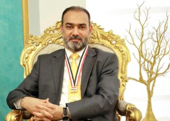 وفد مؤسسة مجد الرافدين للتنمية والتعليم يلتقي الوكيل الأقدم لوزارة الثقافة نوفل أبورغيف ويمنحه قلادة المؤسسة ودرعها