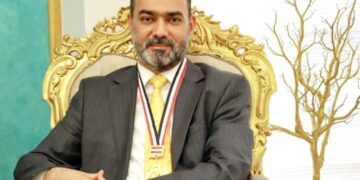 وفد مؤسسة مجد الرافدين للتنمية والتعليم يلتقي الوكيل الأقدم لوزارة الثقافة نوفل أبورغيف ويمنحه قلادة المؤسسة ودرعها
