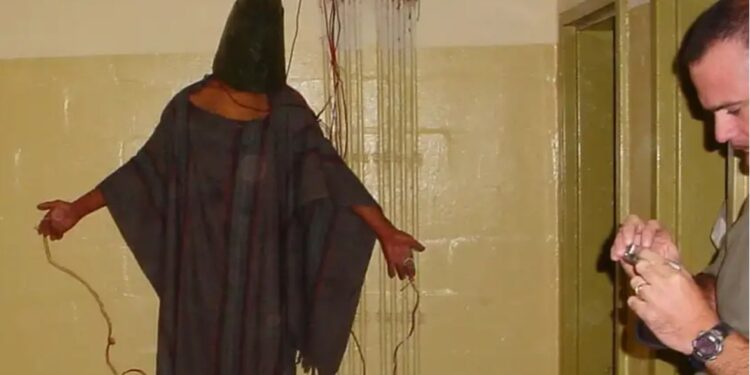 قضاة أمريكيون يقرون تعويضا بـملايين الدولارات لعراقيين عُذبوا في سجن أبو غريب