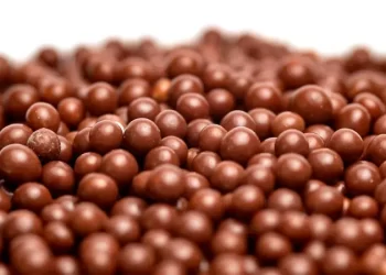 قد لا تكون الشوكولاتة سبباً في ظهور حب الشباب
