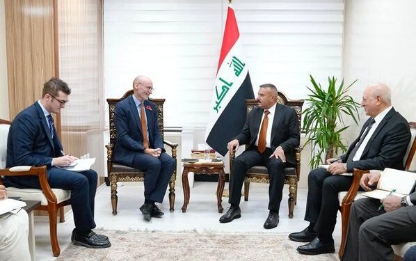 وزير الداخلية يلتقي السفير البريطاني