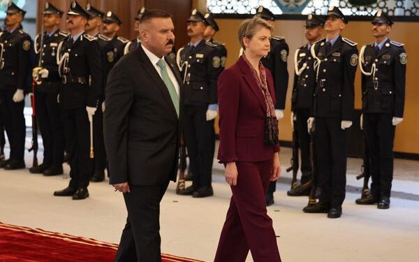 وزير الداخلية يستقبل نظيرته البريطانية