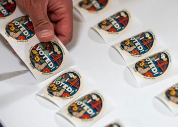 سخونة الانتخابات الأميركية تشعــــل “الرهانات” على صعود الدولار