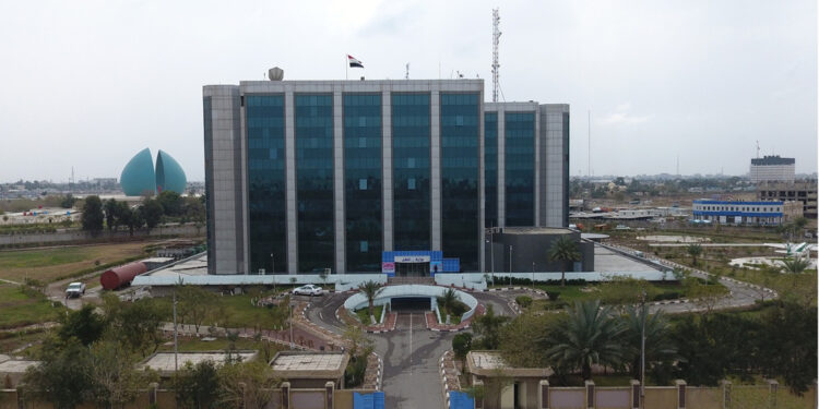 وزارة النقل توقع عقداً مع شركة إيطالية بقيمة 22 مليار $ وبرلماني يؤكد عدم الحاجة له