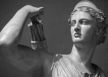 في كلّ امرأة أسطورة تتجلى عبر هويتها الشخصية