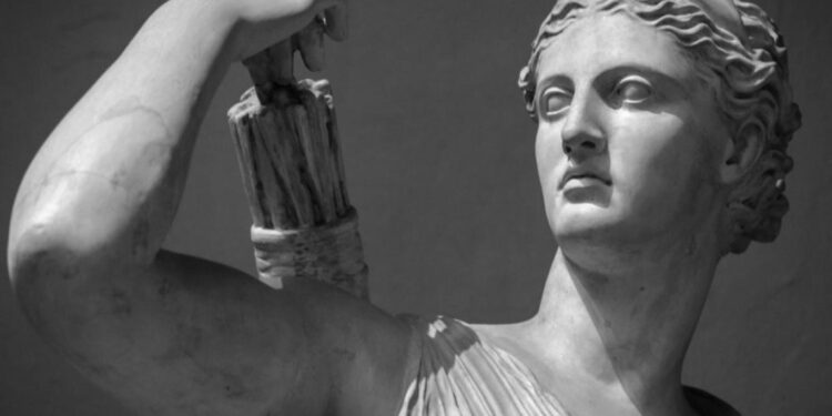 في كلّ امرأة أسطورة تتجلى عبر هويتها الشخصية