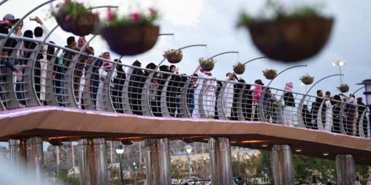 “الورد الطائفي” ينثر عبيره في اليونيسكو