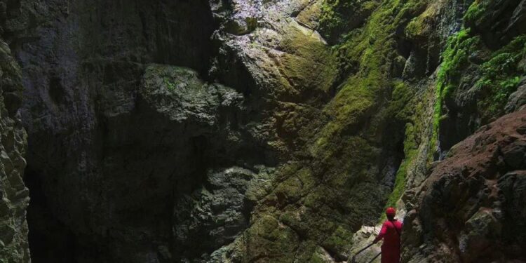 مغارات تازة المغربية… جيولوجيا الأساطير