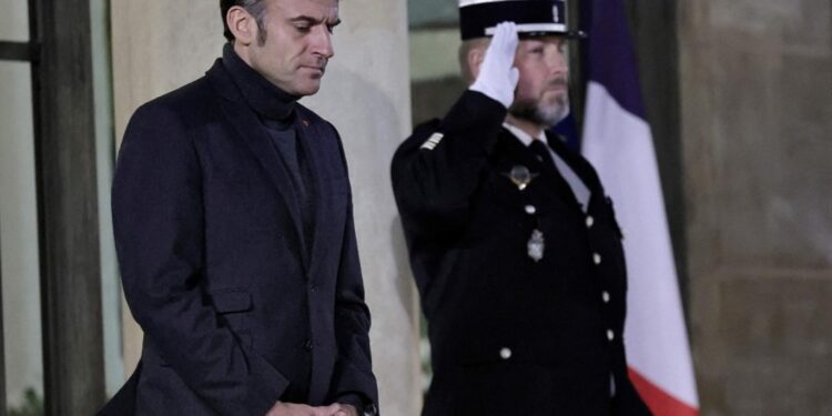 فرنسا.. ماكرون يسابق الزمن ويسعى لتعيين رئيس وزراء جديد خلال 48 ساعة